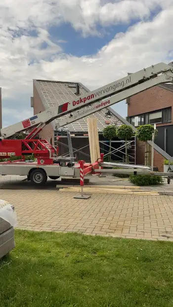 Friesland in de stad Leeuwarden Nelskamp F 8,5 dakpannen gelegd op dak met verholen goot