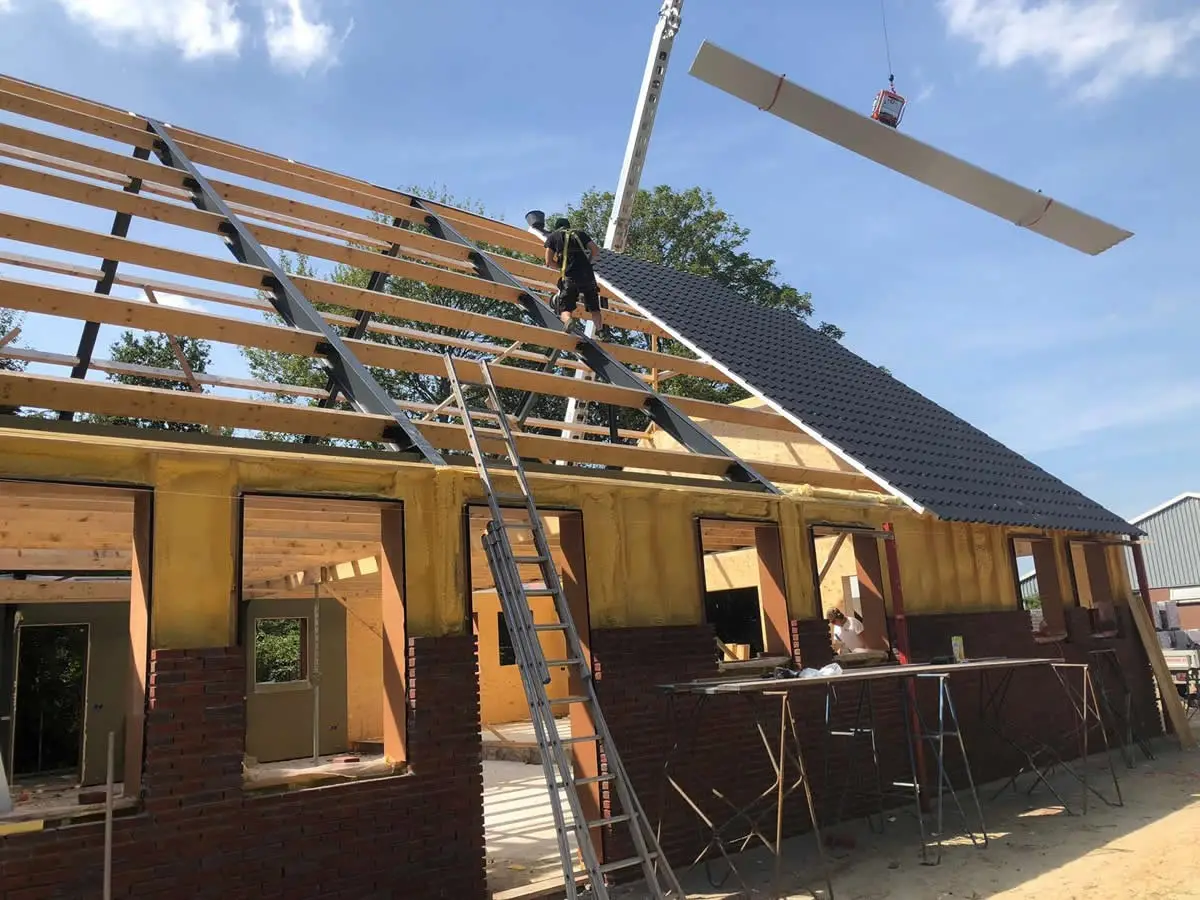 Nieuw-Buinen Boerderij voorzien van dakpanprofielplaten Speelman
